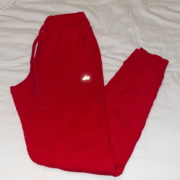 ALO Yoga Pants - ALO YOGA SCARLET RED MUSE SWEATPANT SIZE XS